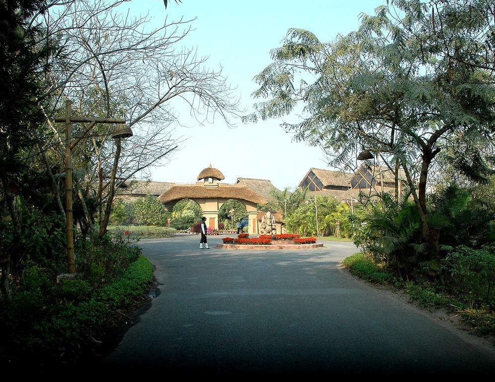 Vedic Village Spa Resort Калькутта Экстерьер фото